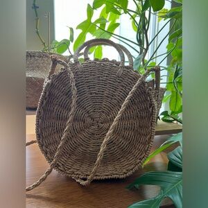 Non branded woven lined crossbody